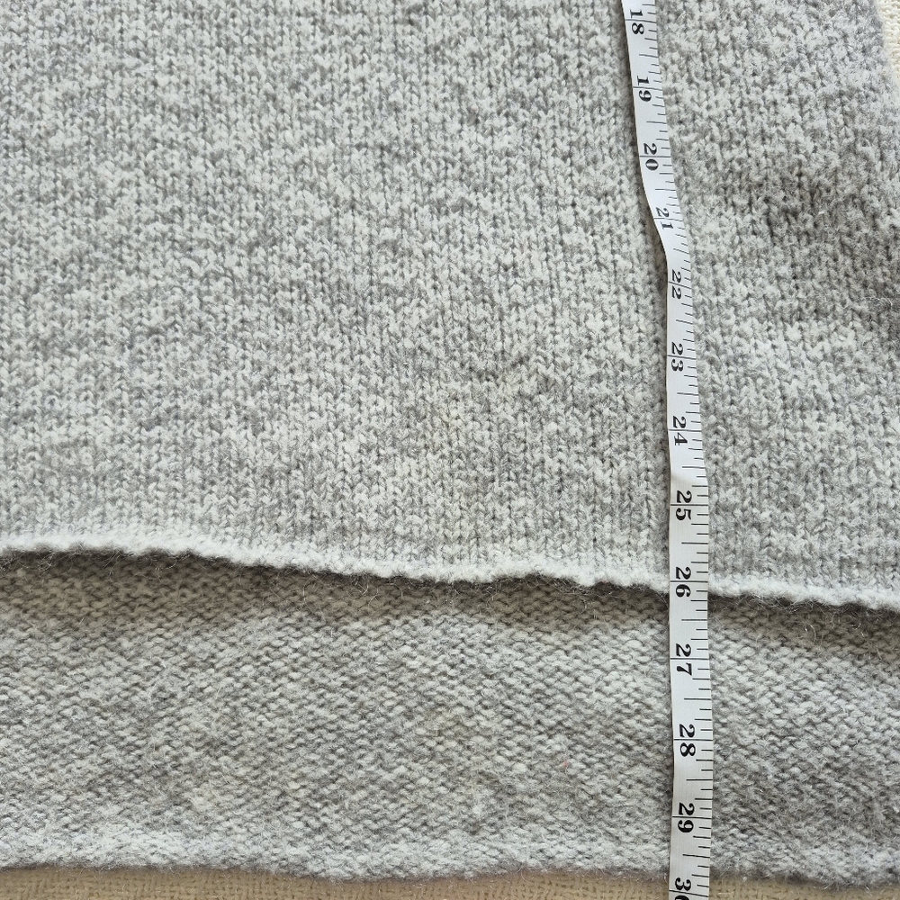 Aritzia Golden By TNA Gray Mockneck Knit Sweater Sz M - Picture 9 of 11